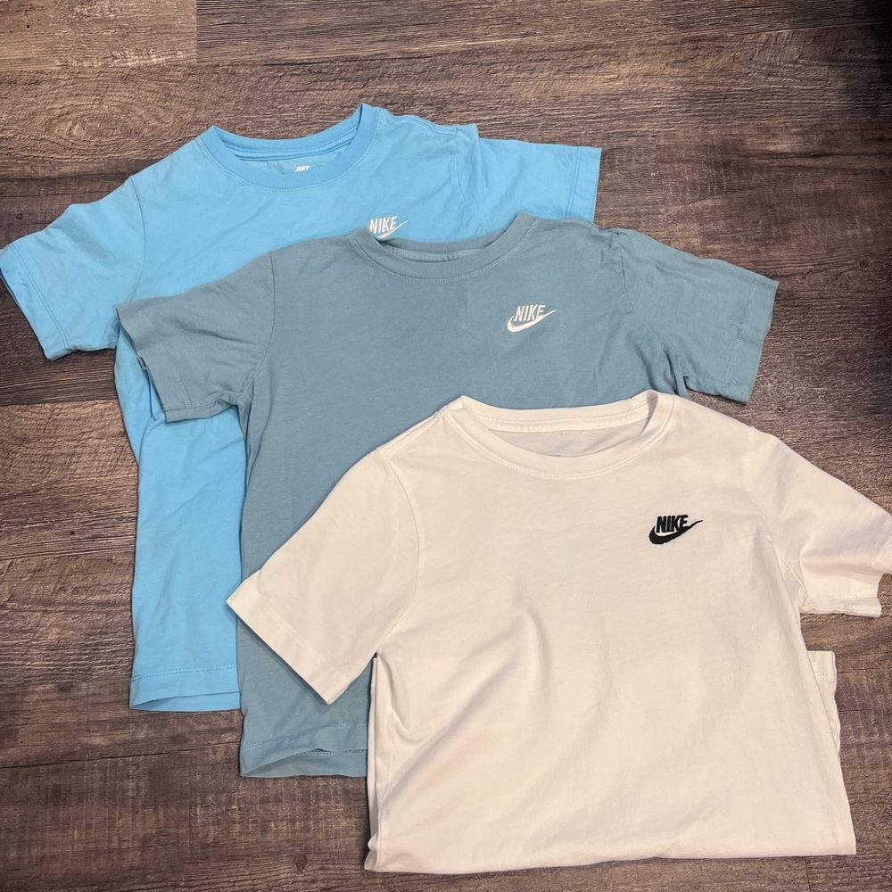 3 pack of nike tshirts. One white, one blue and one bluish green.